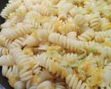 Foto del passaggio 3 della ricetta Fusilli con verdure e pancetta croccante