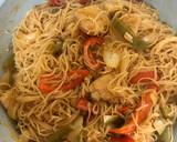 Foto del paso 8 de la receta: Noodles con verdura y pollo estilo oriental