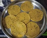 A picture of step 7 of Bajra Methi Bhakhri (Pearl Millet Flour Methi Bhakhri).