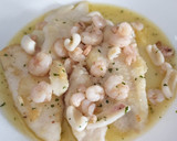 Foto del paso 4 de la receta: Merluza en salsa con sepia y gambitas