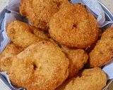 A picture of step 5 of Crunchy Urad Daal Vada.