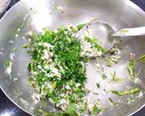 A picture of step 6 of Lilva Tuvar in green garlic gravy.