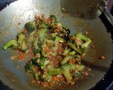 A picture of step 8 of Fried Broccoli with Ginger sauce.
