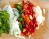 Foto langkah ke 2 dari resep Ayam Goreng Mentega Pedas.