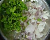आलू प्याज़ की सूखी सब्जी(aloo pyaz ki sabzi recipe in hindi) रेसिपी चरण 1 फोटो