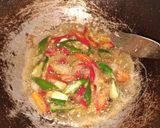 Foto langkah ke 5 dari resep Tumis Pindang Goreng.