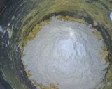 A picture of step 4 of Raisins cookies.