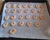 Foto del passaggio 4 della ricetta Tarallini dolci Vino e Cannella