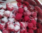 Φωτογραφία βήματος 1 της συνταγής Chocolate Raspberry Mousse Cake!