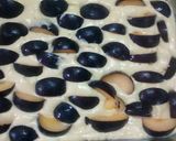 Foto del paso 5 de la receta: Torta de ciruelas frescas con crumble