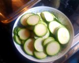 Foto del paso 2 de la receta: Calabacitas keto con tocino preparadas en microondas