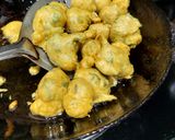 A picture of step 3 of Methi Pakore.