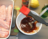 Foto del paso 1 de la receta: Alas de pavo lacadas y crujientes