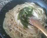 Foto del paso 8 de la receta: Spaghettis al queso con nueces y pesto