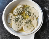 Foto del paso 5 de la receta: Queso fresco casero a las finas hierbas y aceite de oliva