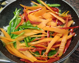 Foto del paso 2 de la receta: Fajitas de verduras con pollo al curry