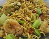 Foto langkah ke 16 dari resep Mie Goreng Udang Pedas.