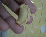 Foto langkah ke 5 dari resep Pastel Abon Sapi Anti Gagal.