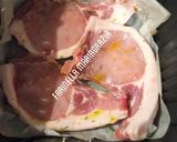 Foto del passaggio 2 della ricetta Costine di maiale con pomodorini km zero in friggitrice ad aria