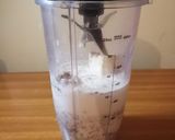 A picture of step 2 of Banana smoothie.