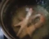 A picture of step 2 of Chicken's paw stock (panjoo ki yakhni).