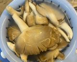 Hình bước làm 1 của món Nấm Bào Ngư Kho Nước Tương Chay