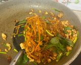 รูปขั้นตอนการทำที่ 3 ของ วุ้นเส้นผัดน้ำพริกเผาใส่อกไก่สับ