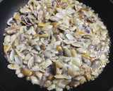 Foto del paso 6 de la receta: Coquinas al ajillo de Isla Canela⛱️