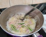 A picture of step 4 of Garlic fettuccine.