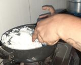 तांदळा चे कुरकुरीत वडे रेसिपी स्टेप 2 फोटो 