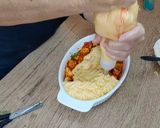Foto del paso 4 de la receta: Pollo con tomate y puré gratinado