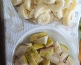 A picture of step 3 of Tangy chilli fruit chaat.