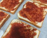 Gambar langkah 1 resipi Pizza Roti Sandwich.