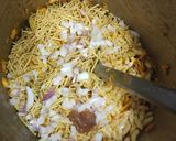 A picture of step 1 of મમરા ભેળ (Mamra bhel).
