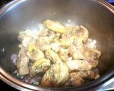 Foto del paso 6 de la receta: Guiso de habas con pollo y alcachofas al las hierbas aromáticas