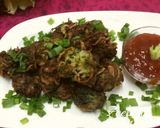 A picture of step 4 of Kheema Paalak Pakoras.