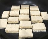 A picture of step 4 of Pan-Fried Tofu and Eggs with Oyster Sauce.