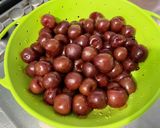 Une image de l'étape 1 de Gâteau renversé aux cerises et caramel.
