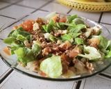 Foto del paso 2 de la receta: Ensalada tricolor con atún y omelette de puerro