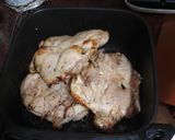 Foto del paso 2 de la receta: Contramuslos de pollo asados en freidora de aire con escalibada