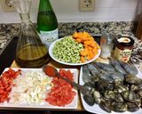 Foto del paso 1 de la receta: Verdinas con langostinos y almejas