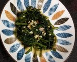 Foto langkah ke 5 dari resep Tumis Morning Glory Khas Vietnam (Rau muống xào tỏi).
