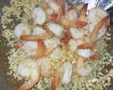 Foto langkah ke 3 dari resep Tumis udang bawang putih.