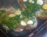 Foto del paso 3 de la receta: Chuletas marinadas con puré mixto rústico