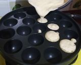 Foto langkah ke 5 dari resep Poffertjes / Apam belanda tabur coklat bubuk & gula.