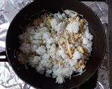 Foto langkah ke 6 dari resep Nasi goreng Mawut Enoki Mushroom.