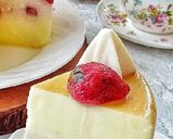 Foto langkah ke 6 dari resep Strawberry Shortcake Caramel Cheese Pudding🍰.