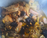 Foto del paso 16 de la receta: Pollo de corral con setas y ciruelas