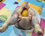 Foto del paso 4 de la receta: Pollo al horno con romero y tomillo