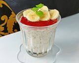 Foto langkah ke 4 dari resep Banana Berry Jam Overnight Oats.